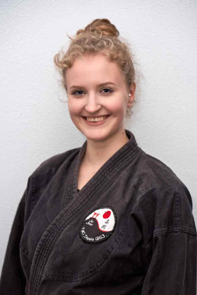 Porträt der Hilfstrainerin Malia.